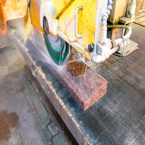 Памятник на кладбище фотография