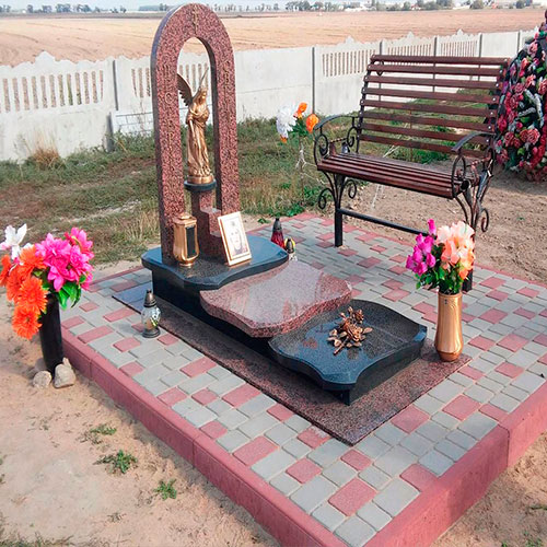 Памятник на кладбище изображение